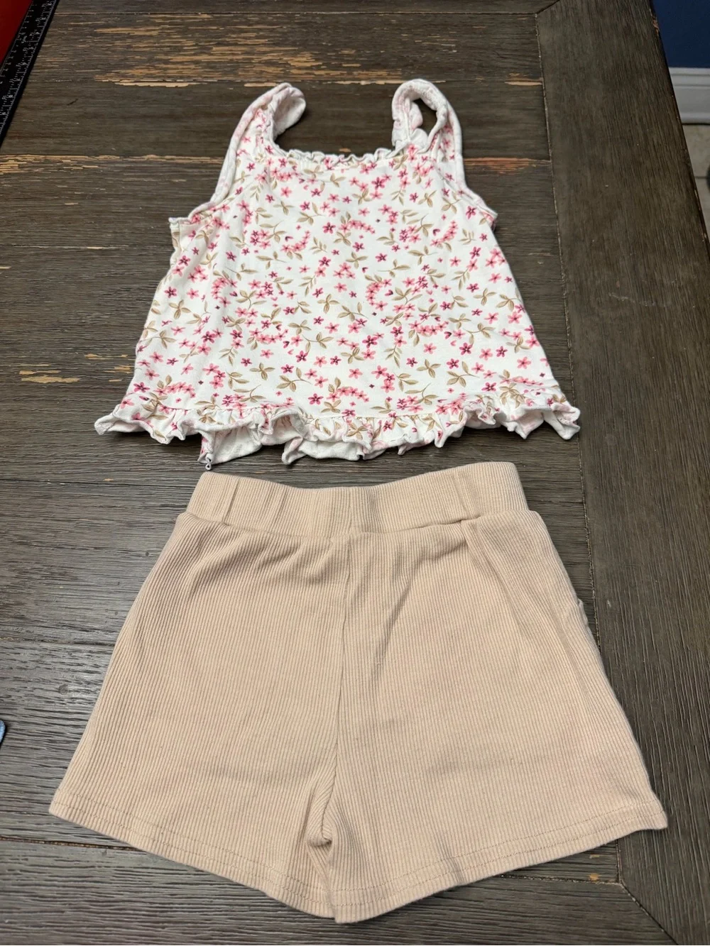 Nicole Miller Beige Ribbed Lounge Shorts Set size 4